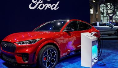 Ford elektrikli araçlarını erteledi! Peki neden?
