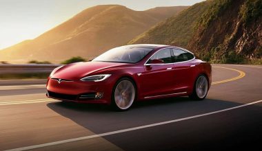 Tesla, müşterilerin Model 3 siparişini 8 yıldır teslim etmemiş!